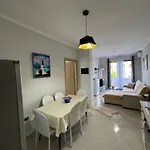 Centre Lions Gate 1 아파트 Vlorë