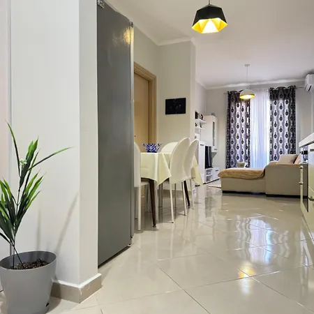 Centre Spacious Lions Gate 5 Apartment *