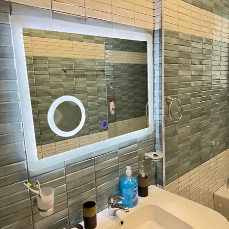 Apartment Centre Spacious Lions Gate 5 *