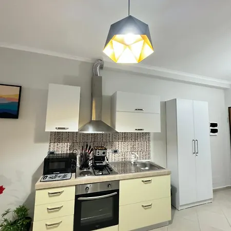 Centre Spacious Lions Gate 5