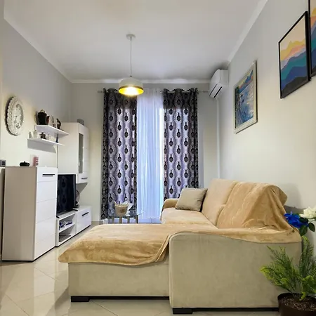 Apartment Centre Lions Gate 1