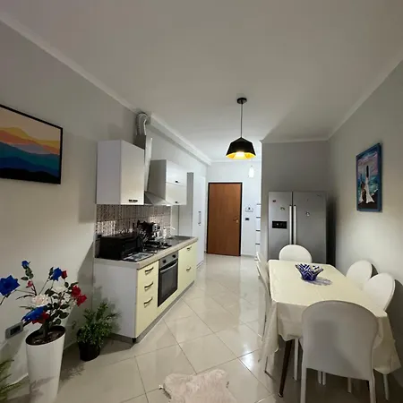 Centre Spacious Lions Gate 5