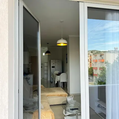 Centre Spacious Lions Gate 5 Apartment *