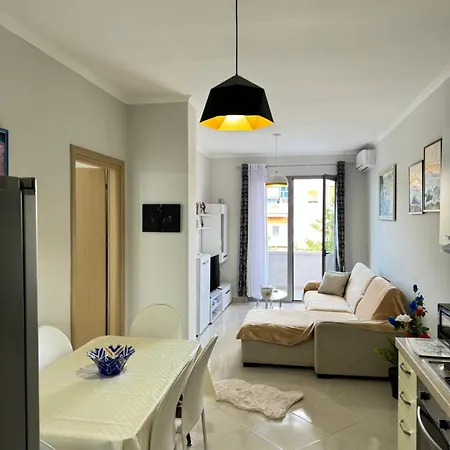Centre Lions Gate 1 Apartment