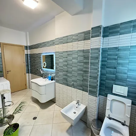 Centre Spacious Lions Gate 5 Apartment *