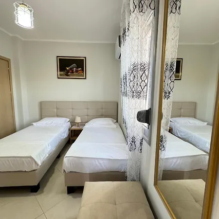 Apartment Centre Lions Gate 1